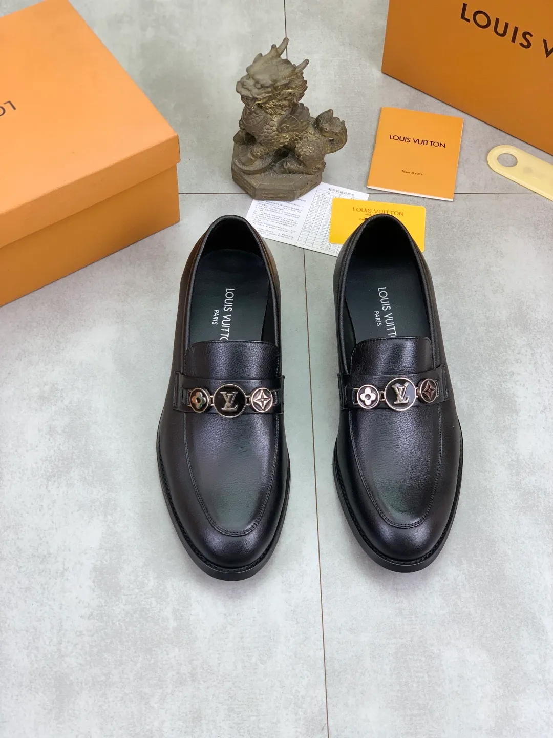 Men's Men's Shoes 💰P420 [New Style] 💰Yangli💎💎💎[Louis Vuitton] LV high-end men's formal business leather shoes, original order 1:1! Original imported calfskin, original metal buckle, imported sheepskin lining for feet, original outsole, men's shoe size: 39-45 (38.46 customized) black optional